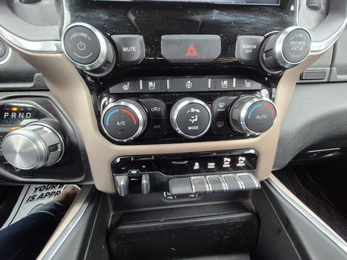 Used 2022 RAM 1500 Laramie AWD/4WD image 16