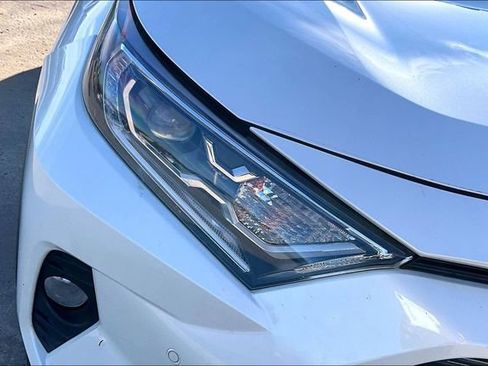 Used 2020 Toyota RAV4 Limited image 27