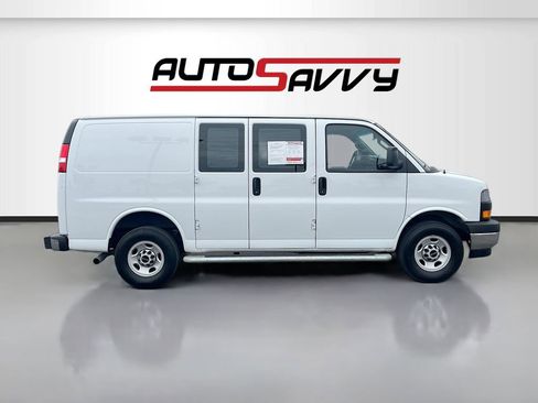 Used 2024 GMC Savana 2500 w/ Driver Convenience Package RWD image 8