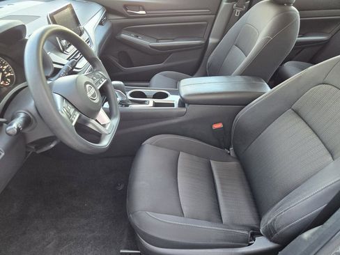 Used 2024 Nissan Altima 2.5 SV FWD image 8