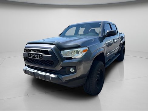 Used 2017 Toyota Tacoma SR w/ Tow Package AWD/4WD image 2