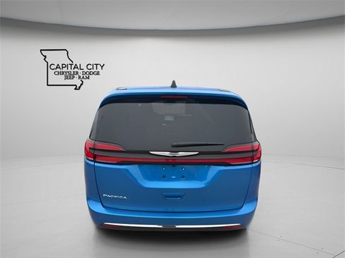 New 2026 Chrysler Pacifica Select image 8