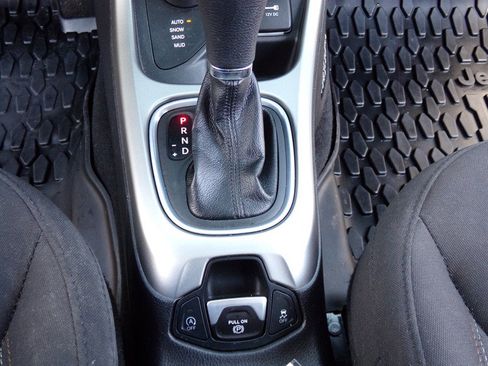 Used 2020 Jeep Compass Sport AWD/4WD image 29