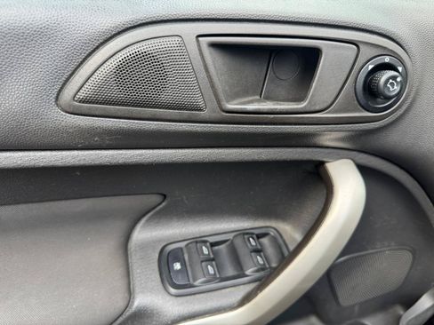 Used 2013 Ford Fiesta SE FWD image 17