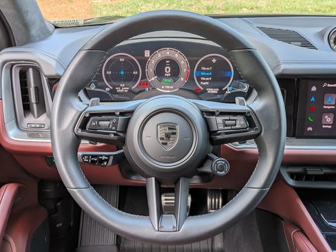 Certified 2025 Porsche Cayenne Turbo AWD/4WD image 7