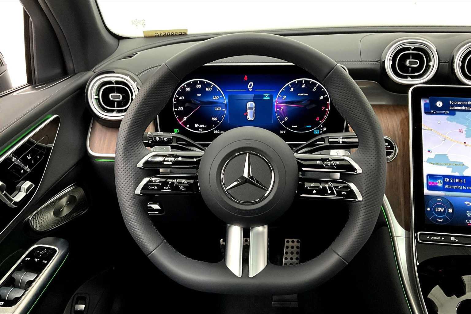Used 2025 Mercedes-Benz GLC 300 4MATIC image 6