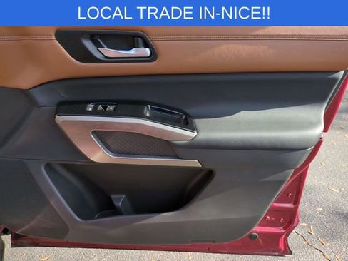 Used 2023 Nissan Pathfinder Platinum image 40