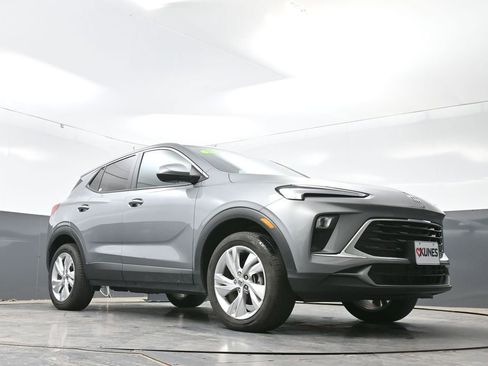 Used 2025 Buick Encore GX Preferred AWD/4WD image 53