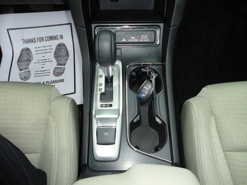 Used 2025 Subaru Ascent Premium image 8