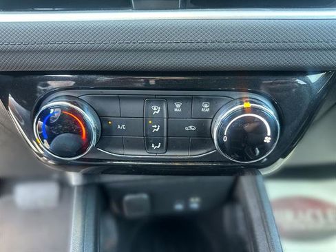 Used 2025 Chevrolet TrailBlazer LT FWD image 39