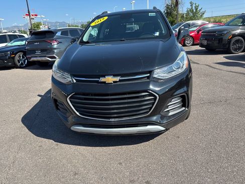 Used 2019 Chevrolet Trax LT w/ LT Convenience Package FWD image 4