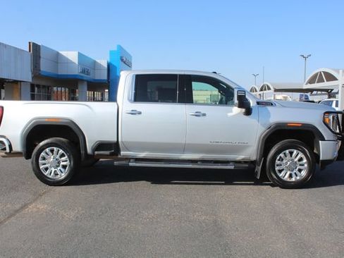 Used 2022 GMC Sierra 2500 Denali AWD/4WD image 2