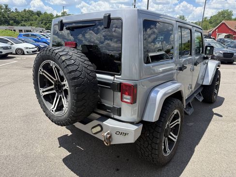 Used 2014 Jeep Wrangler Unlimited Sahara AWD/4WD image 7