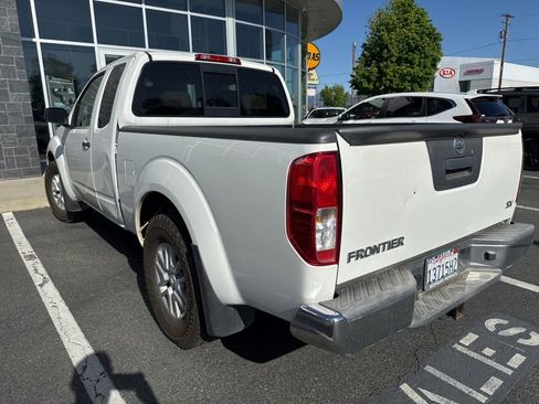 Used 2017 Nissan Frontier SV RWD image 3
