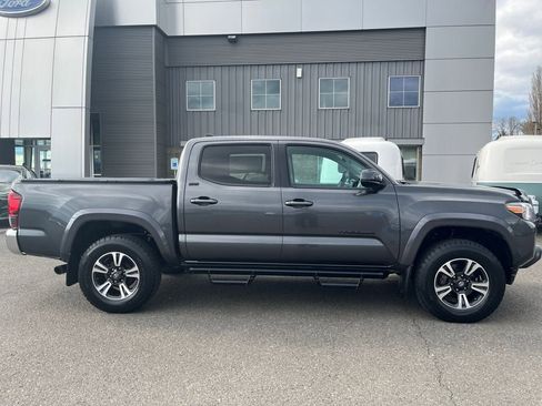 Used 2019 Toyota Tacoma SR5 image 7