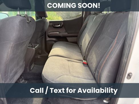 Used 2020 Toyota Tacoma TRD Off-Road w/ Technology Package AWD/4WD image 9