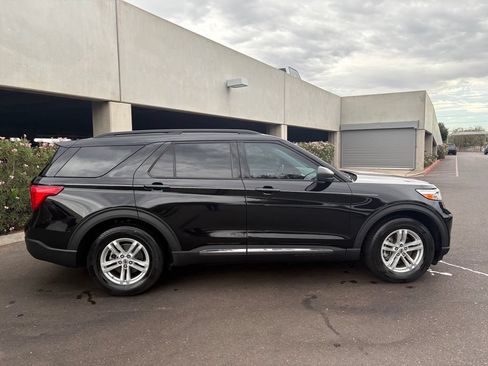Used 2023 Ford Explorer XLT RWD image 4