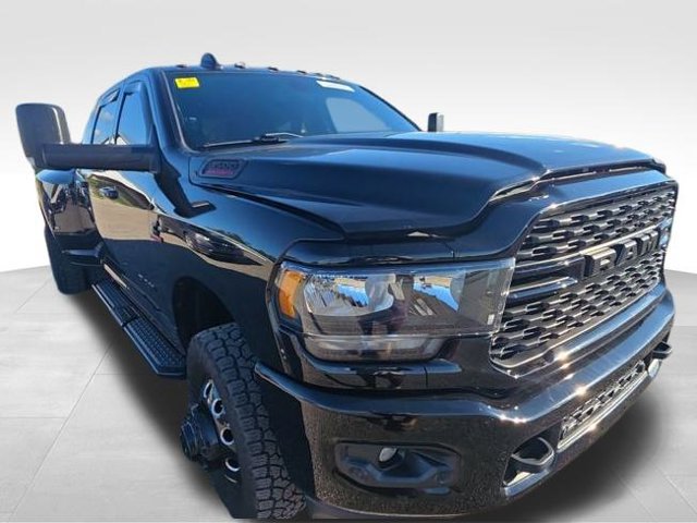 Used 2022 RAM 3500 Big Horn w/ Level C Equiment Group AWD/4WD image 6