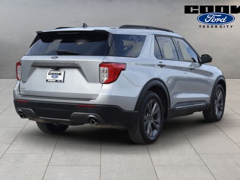 Used 2023 Ford Explorer XLT w/ Equipment Group 202A RWD image 3