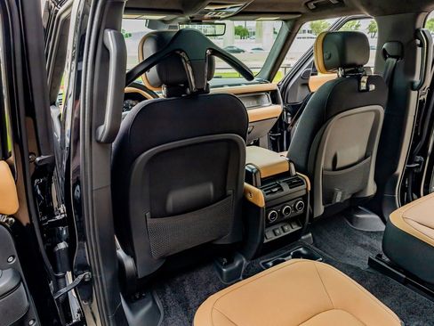 Used 2025 Land Rover Defender 130 V8 image 34