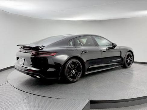 Used 2017 Porsche Panamera RWD image 8