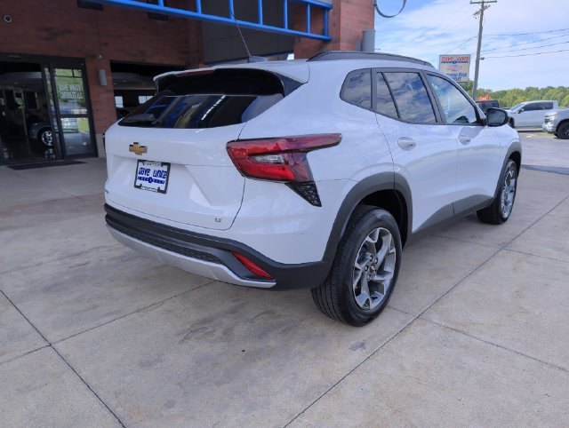 Used 2025 Chevrolet Trax LT w/ LT Convenience Package FWD image 8