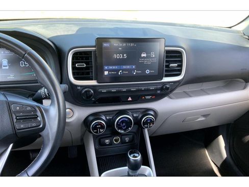 Used 2025 Hyundai Venue SEL FWD image 6