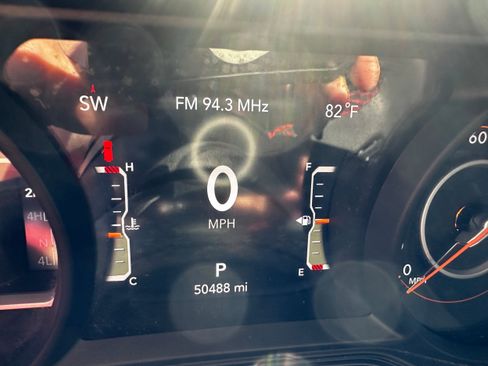 Used 2024 Jeep Wrangler Unlimited Rubicon AWD/4WD image 23