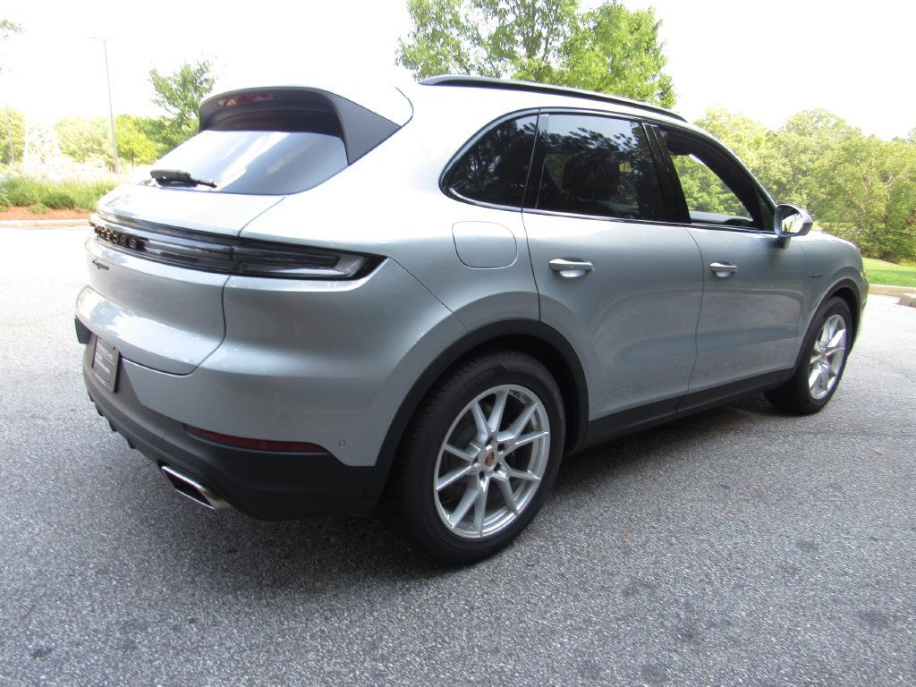 Certified 2025 Porsche Cayenne E-Hybrid AWD/4WD image 7