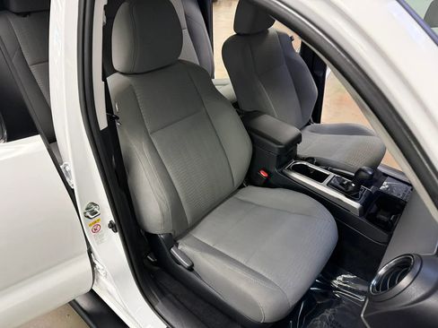 Used 2019 Toyota Tacoma SR5 RWD image 15