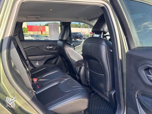 Used 2021 Jeep Cherokee Trailhawk AWD/4WD image 10