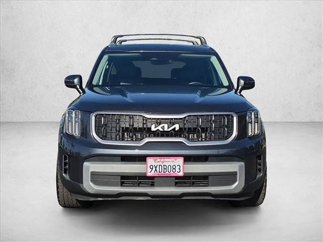 Used 2024 Kia Telluride EX w/ EX Captain's Chair Package FWD image 2