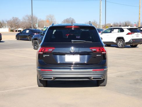 Used 2020 Volkswagen Tiguan SE w/ Panoramic Sunroof Package image 8