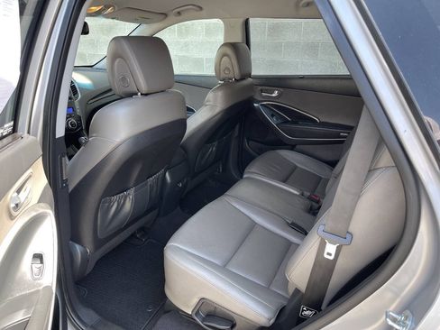 Used 2016 Hyundai Santa Fe SE w/ Option Group 02 AWD/4WD image 11