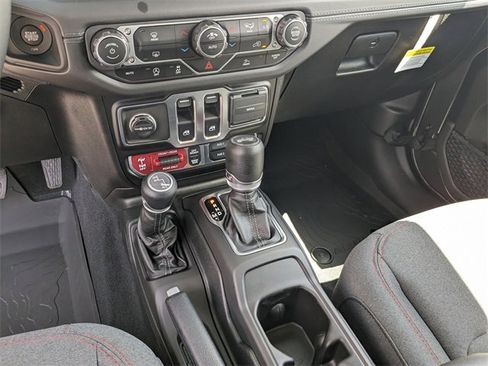 Used 2025 Jeep Wrangler Rubicon image 15