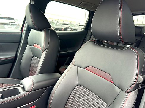 New 2026 Nissan Kicks SR FWD image 11