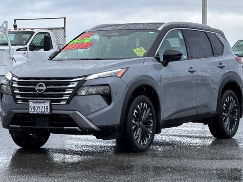 Used 2025 Nissan Rogue SL w/ Tech Package AWD/4WD image 8