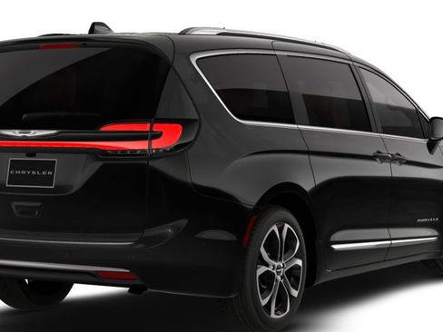 New 2026 Chrysler Pacifica Pinnacle image 2