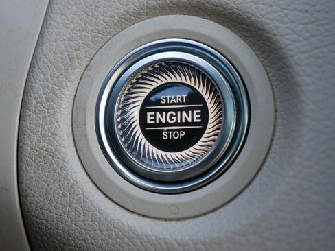 Used 2019 Mercedes-Benz C 300 4MATIC Sedan image 29