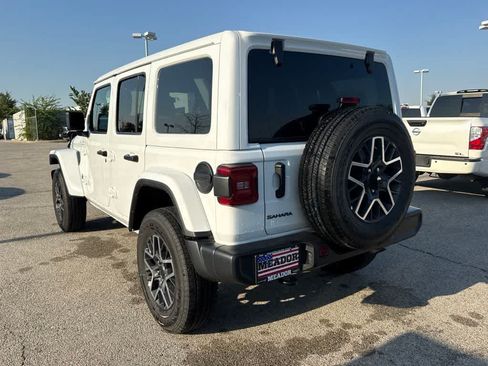 Used 2026 Jeep Wrangler Unlimited Sahara AWD/4WD image 3