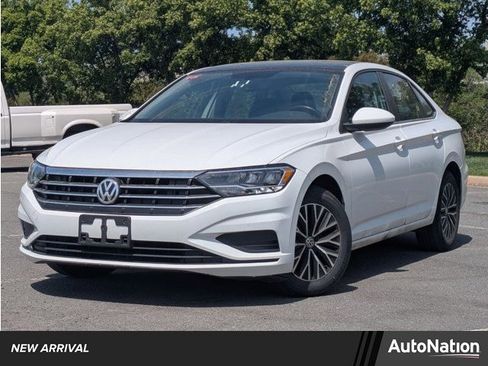 Used 2020 Volkswagen Jetta SE w/ SE Cold Weather Package image 1