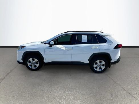 Used 2019 Toyota RAV4 XLE FWD image 4