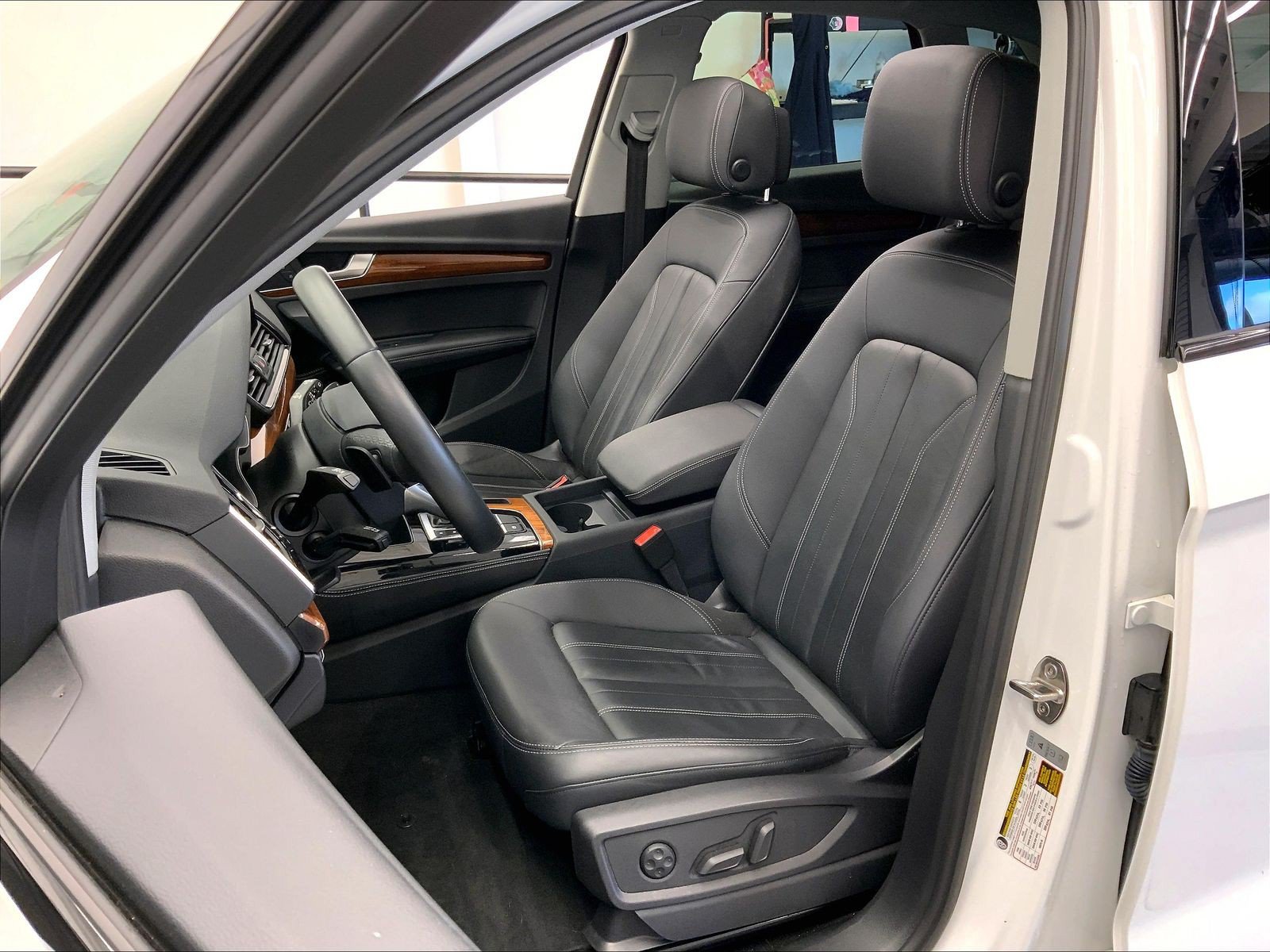 Certified 2023 Audi Q5 2.0T Premium Plus w/ Premium Plus Package AWD/4WD image 17