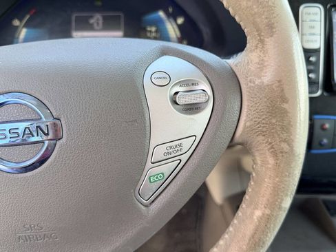 Used 2014 Nissan Leaf SV w/ Premium Package image 16