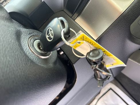 Used 2022 Toyota Tacoma SR5 AWD/4WD image 29