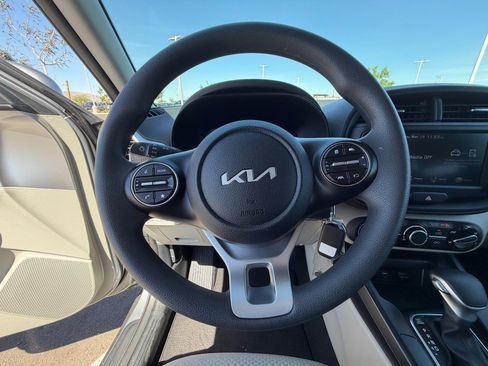 Certified 2025 Kia Soul LX image 19
