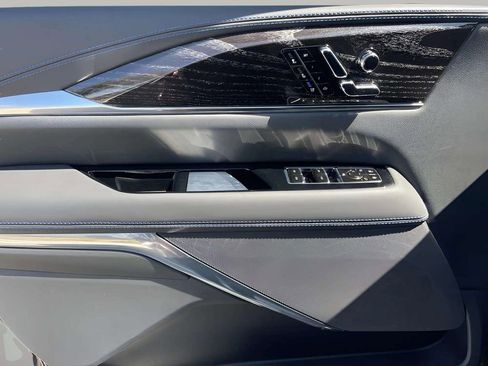 New 2025 Cadillac Escalade IQ Sport 1 w/ LPO, ONYX Package image 38