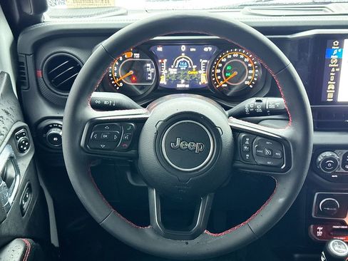 Used 2024 Jeep Wrangler Unlimited Rubicon image 23