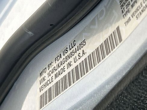 Used 2022 Jeep Grand Cherokee L Laredo AWD/4WD image 29