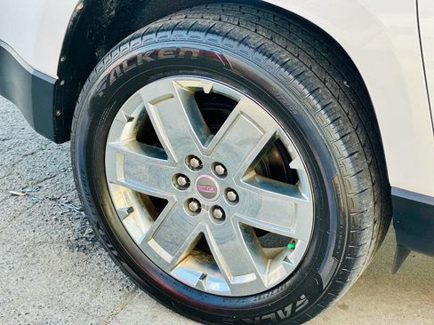 Used 2017 GMC Acadia Limited SLT AWD/4WD image 4